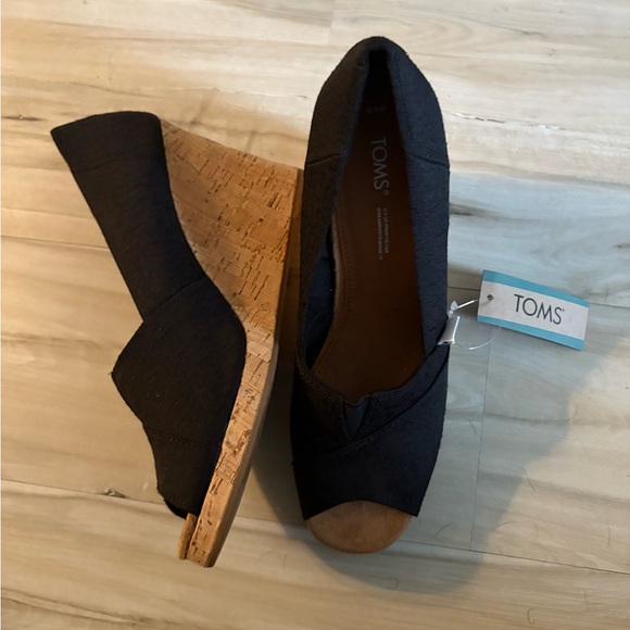 TOMS Classic Black Canvas Wedge Shoes - Picture 3 of 9